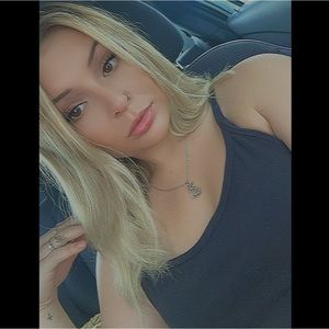 Meet your Posher, Cassandra